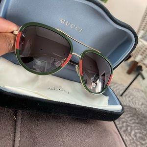 Authentic, like new Gucci Aviator Sunnies